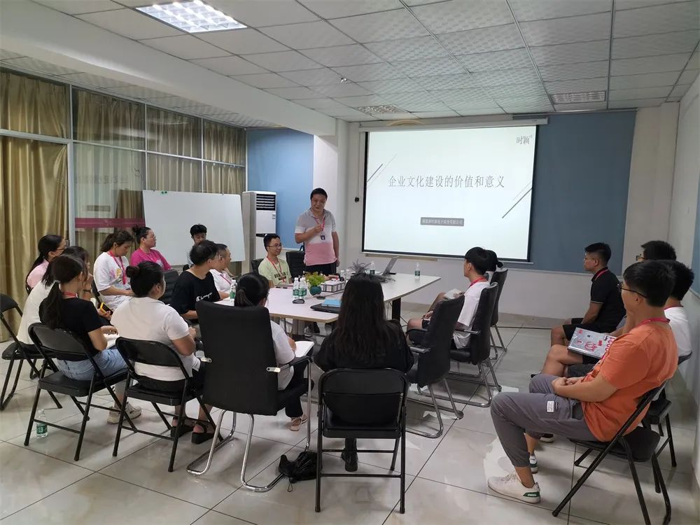 時(shí)穎各部門開展《企業文化建設的(de)意義和(hé / huò)價值》研讨(圖7)